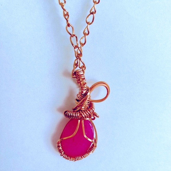 Natural pink jade gemstone wirewrapped pendant necklace - Picture 2 of 4